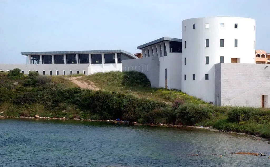 Il teatro Michelucci a Sa Marinedda, sul golfo di Olbia (foto Satta/Archivio L'Unione Sarda)