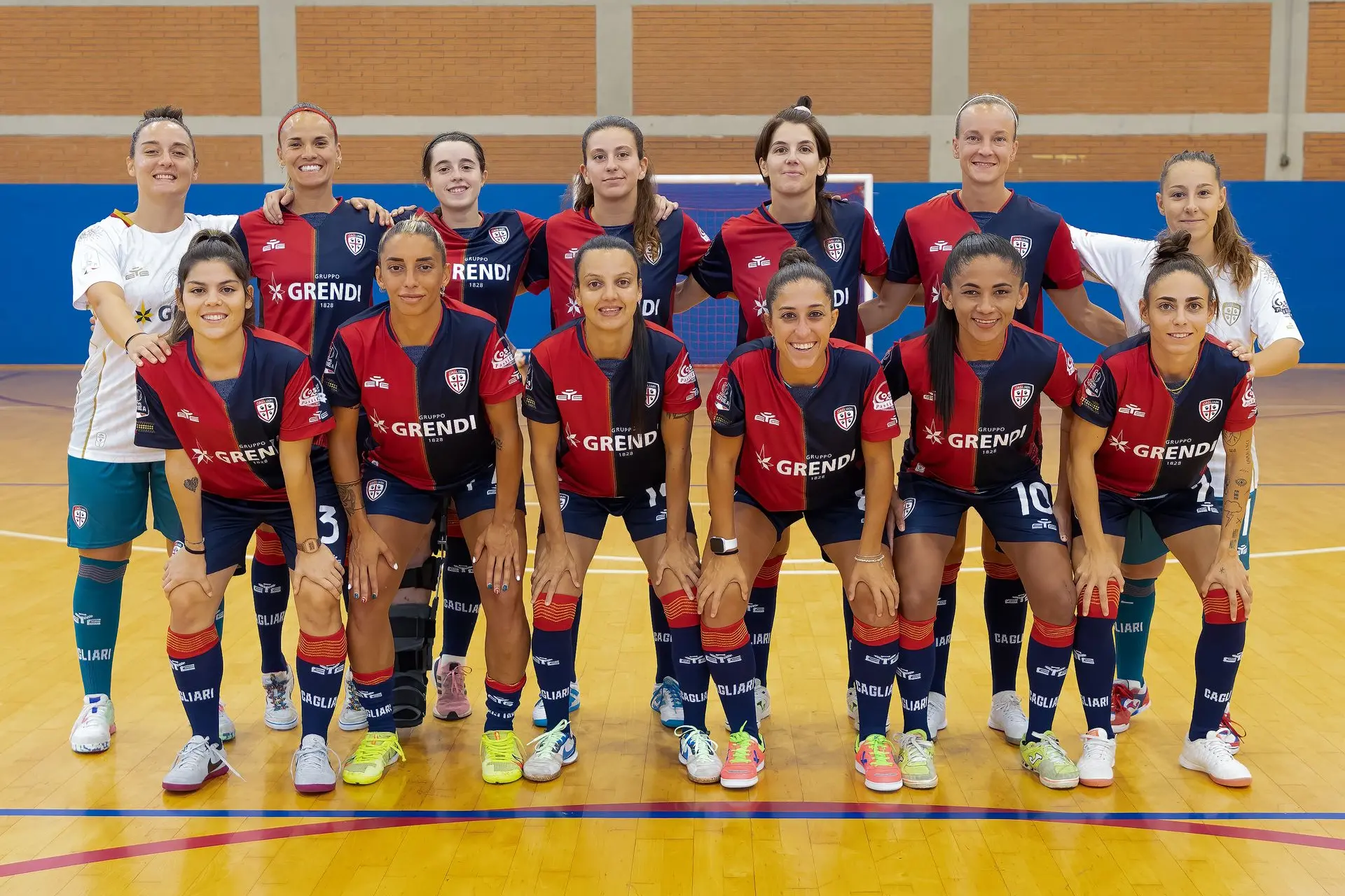 La squadra del Cagliari femminile per la nuova stagione in Serie A di calcio a 5