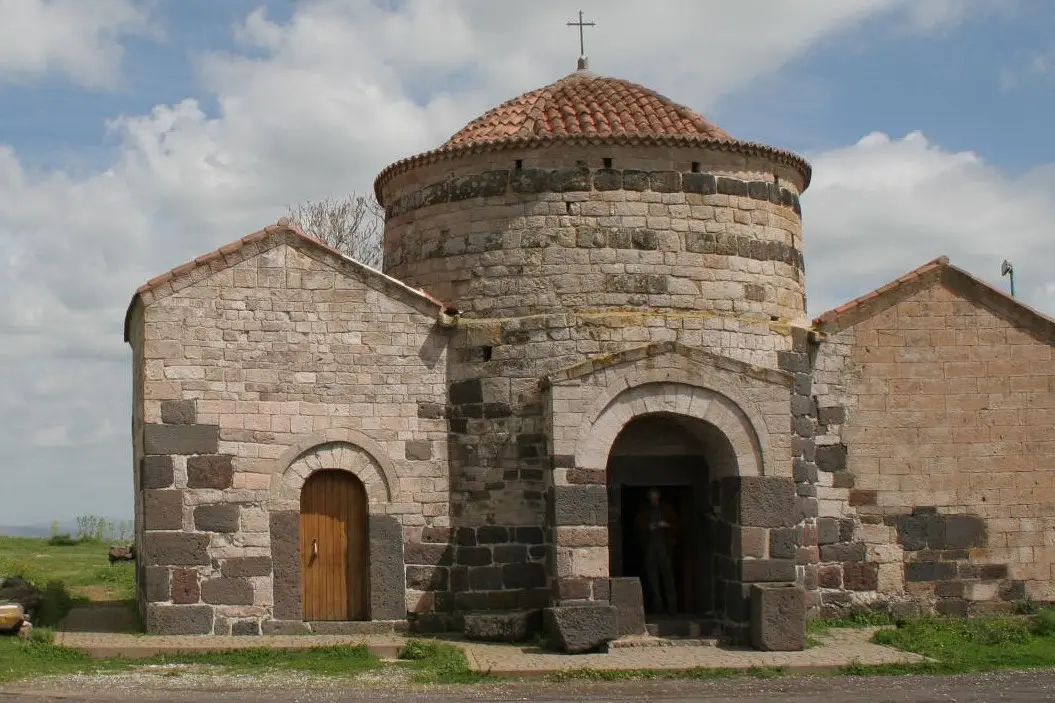 Chiesa e nuraghe Santa Sabina (L'Unione Sarda)