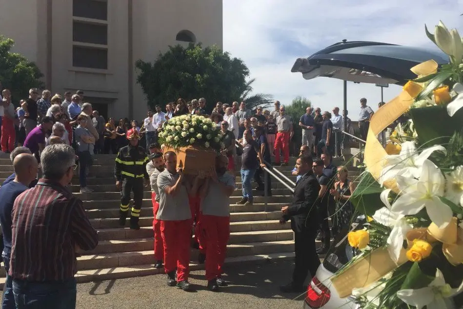 Il funerale (foto L'Unione Sarda - Piras)