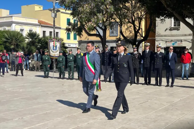 Il sindaco Mulas e la comandante della municipale Onida (foto Pala)