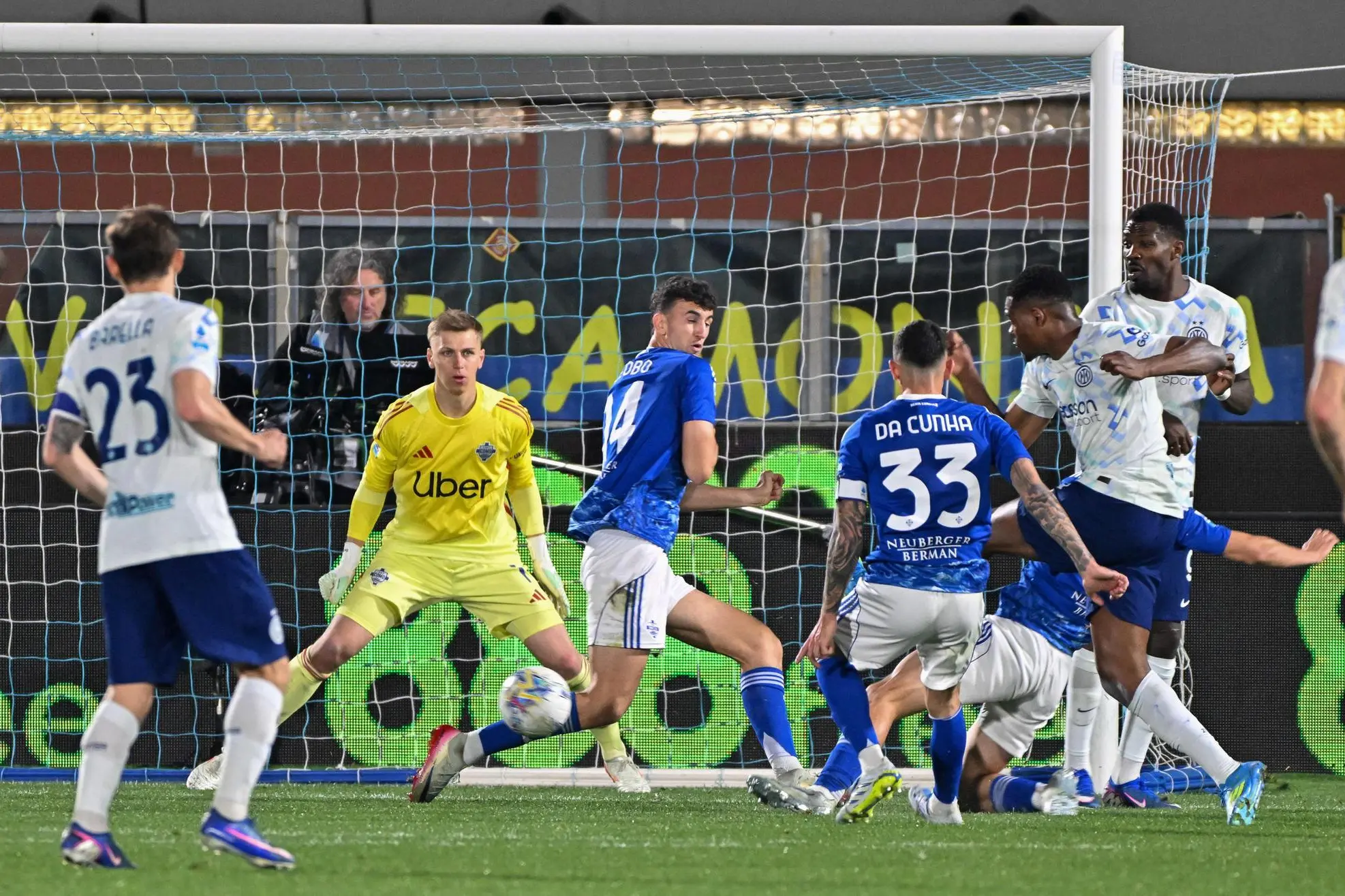 Il secondo gol di Denzel Dumfries in Como-Inter della scorsa giornata di Serie A (foto Ansa)