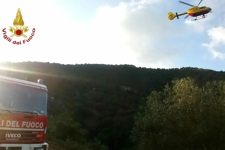 Pompieri e 118 sul posto (Foto Vigili del fuoco)