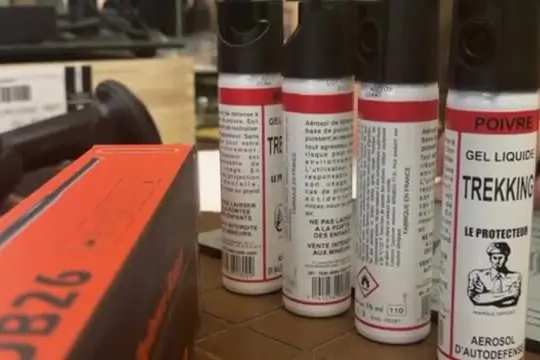 Parigi, spray e piccole armi: i commercianti si preparano ai cortei