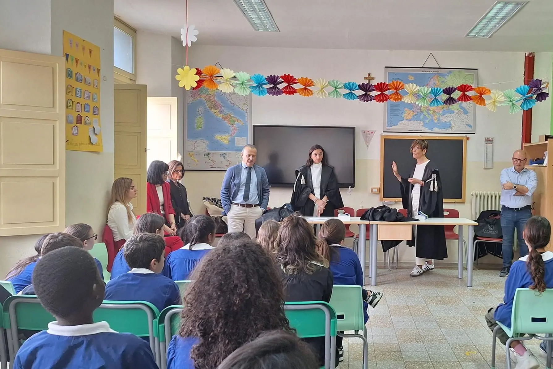 Un momento del processo simulato in classe (foto concessa)
