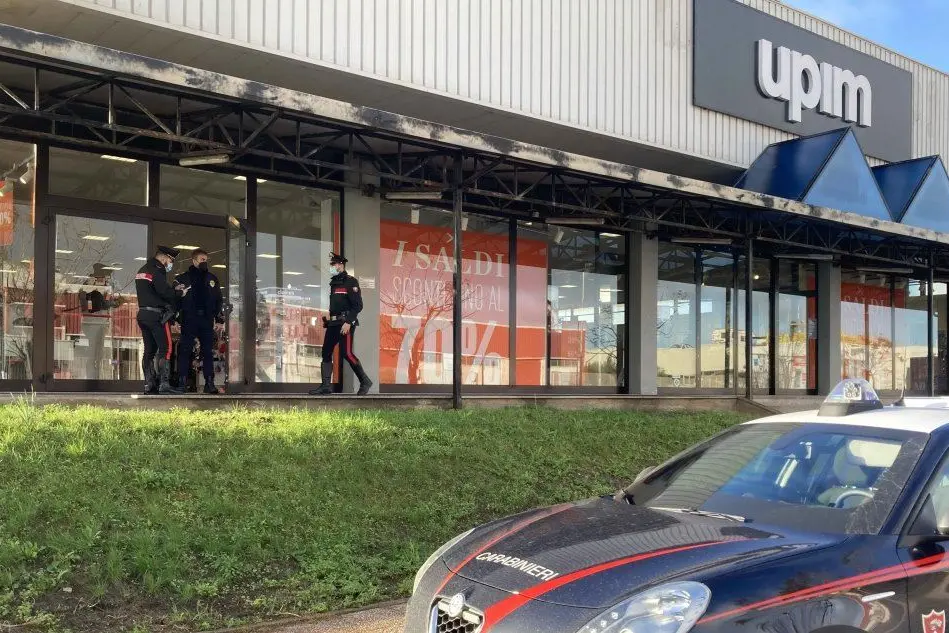I carabinieri sul posto (Foto Murru)