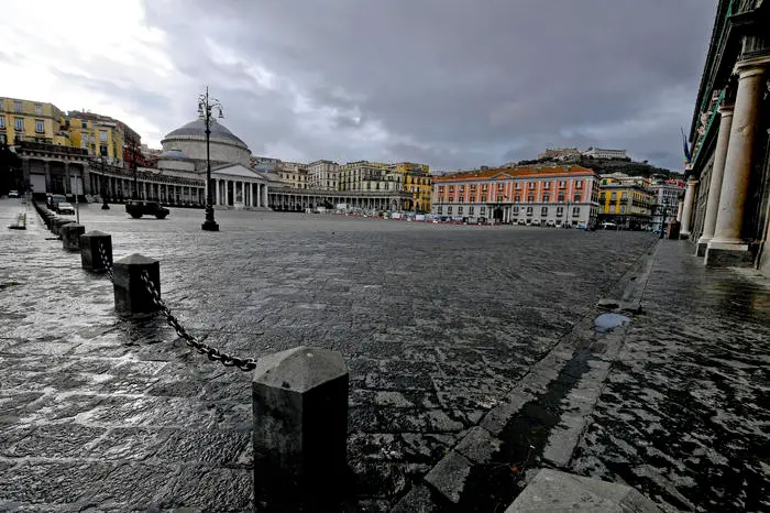 Piazza del Plebiscito a Napoli (Ansa - Fusco)
