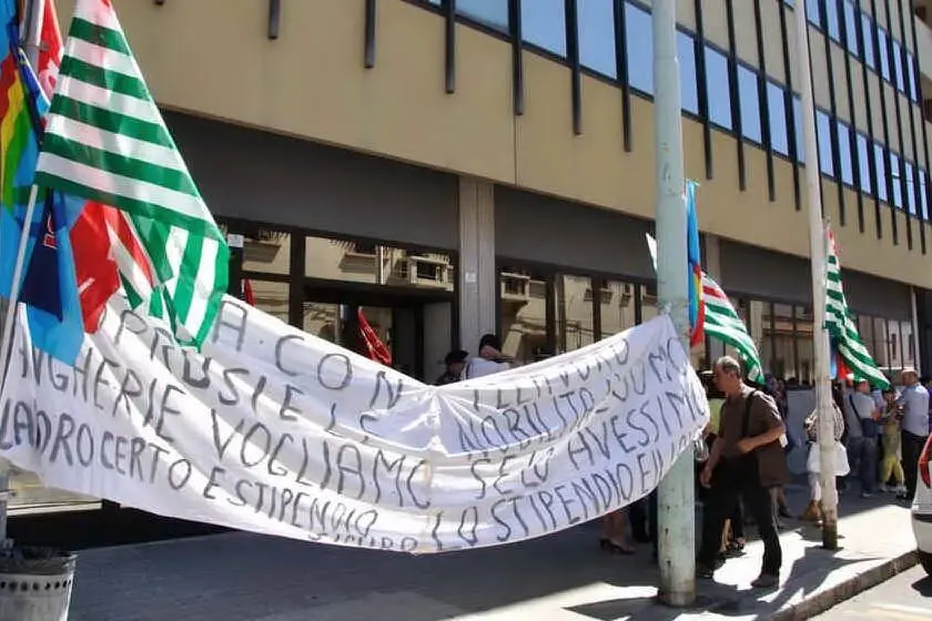 Una protesta dei lavoratori Aias (L'Unione Sarda - Farris)