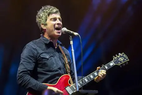 epa05980760 (FILE) - British singer, guitarist Noel Gallagher performs during the concert of his band Noel Gallagher's High Flying Birds at the 24th Sziget (Island) Festival on Shipyard Island, northern Budapest, Hungary, 15 August 2016. Noel Gallagher turns 50 on 29 May 2017. EPA/BALAZS MOHAI HUNGARY OUT EDITORIAL USE ONLY