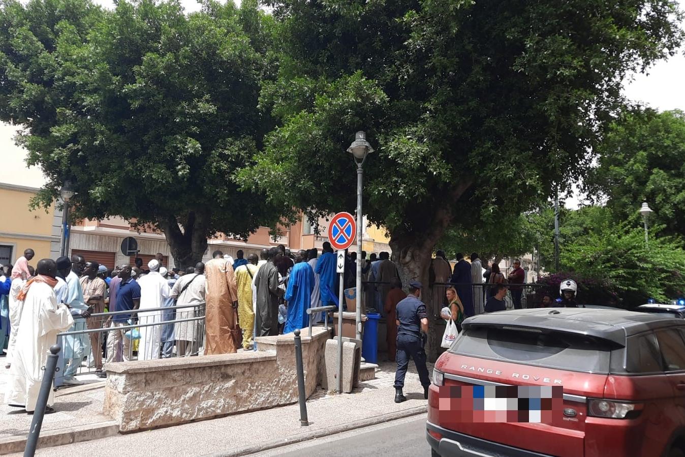 Monserrato, folla di senegalesi alla Giornata internazionale dedicata a Bamba