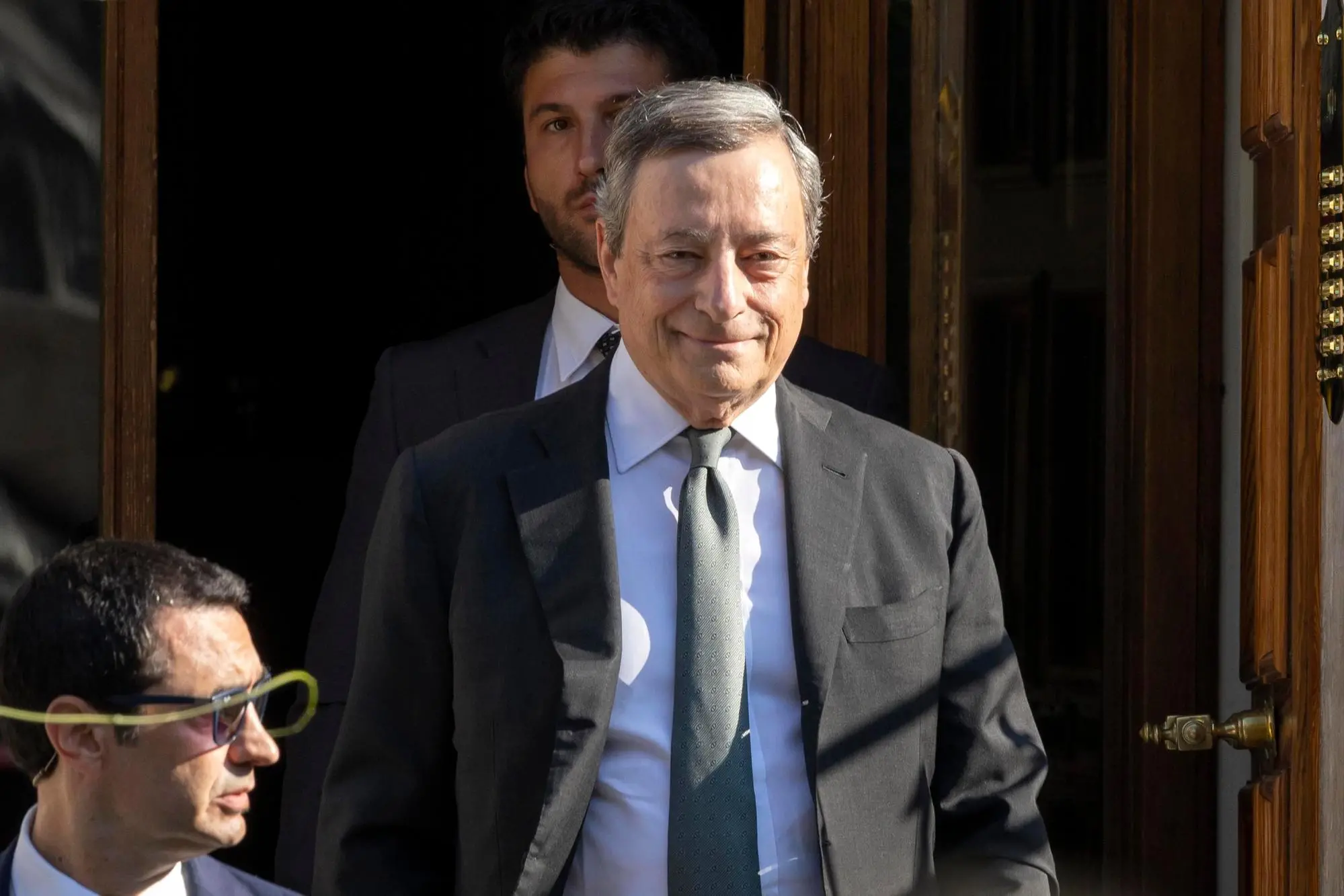 Il presidente del Consiglio Mario Draghi esce dalla sua abitazione romana, Roma, 19 luglio 2022. ANSA/MASSIMO PERCOSSI