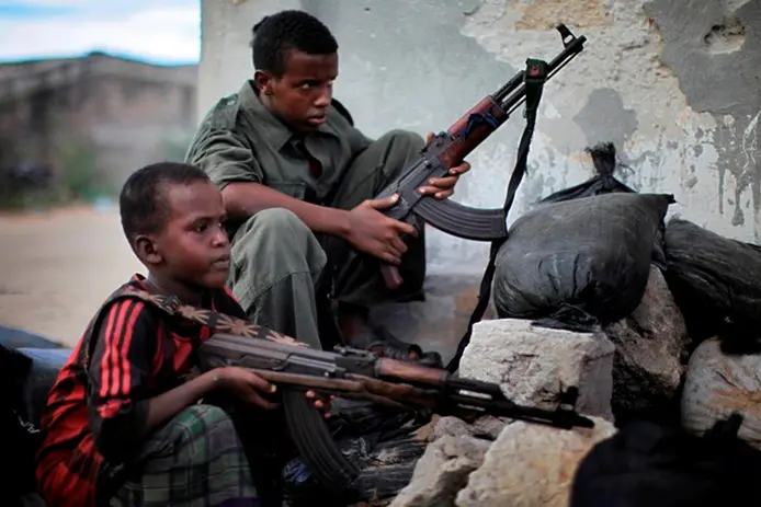 Bambini soldato nella foto di Ed Ou vincitrice del premio giornalistico internazionale ''Mario Luchetta ''.