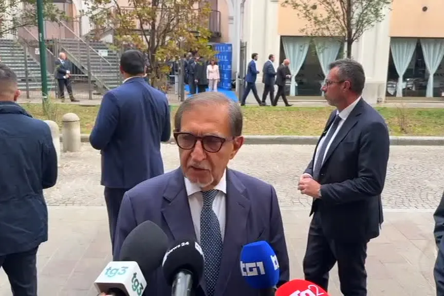 La Russa: primarie per candidato sindaco Milano non sono un dramma