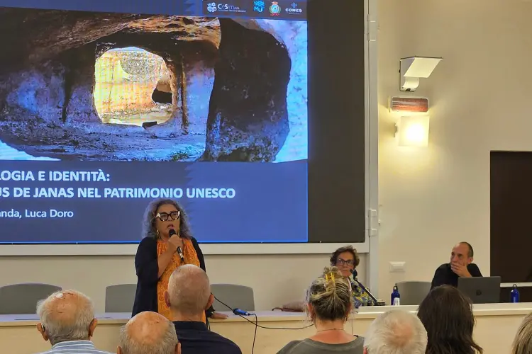 La conferenza al Mut di Stintino (foto Pala)