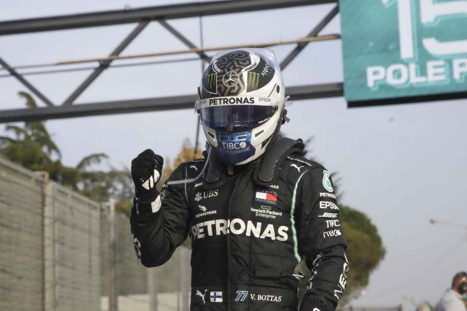 F1, pole a Bottas: è dominio Mercedes nelle qualifiche