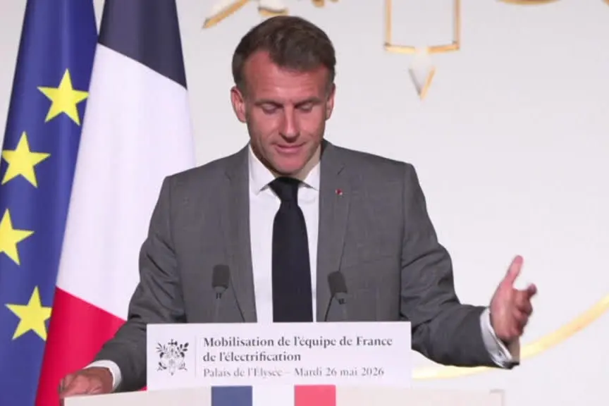 Auto elettrica, Macron: Stellantis investirà un miliardo a Mulhouse