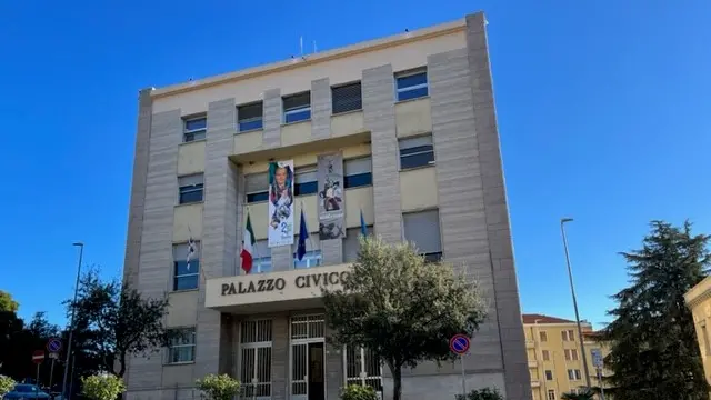 https://immagini.unionesarda.it/version/c:MGM5OWUxMzEtOTI1MS00:NGQ5ZjM1MzgtYzBmYi00/image.webp?f=16:9