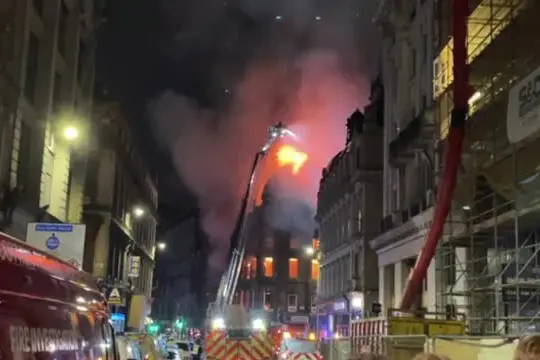 Violento incendio nella stazione centrale di Glasgow
