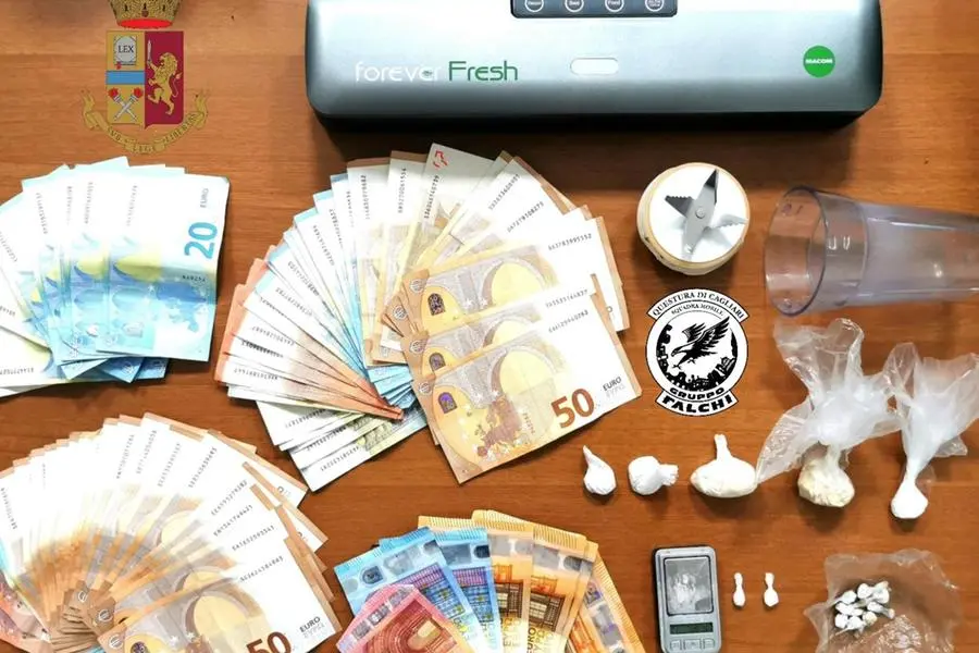 Дорга и деньги, изъятые на Виа Талете (Фото Главного управления полиции)