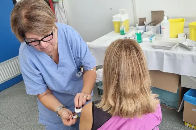 Una vaccinazione (archivio L'Unione Sarda)