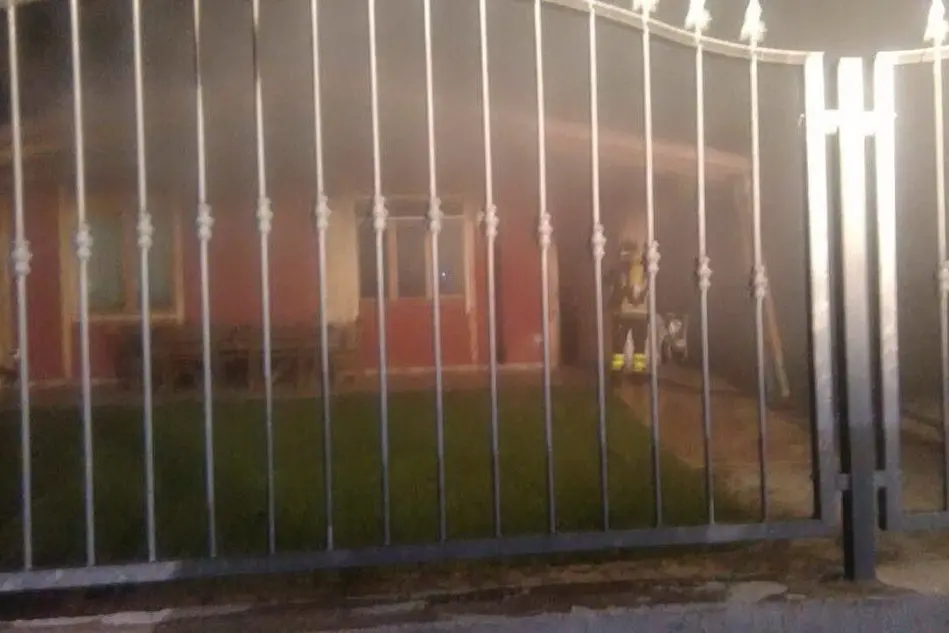 La casa di Assemini data alle fiamme