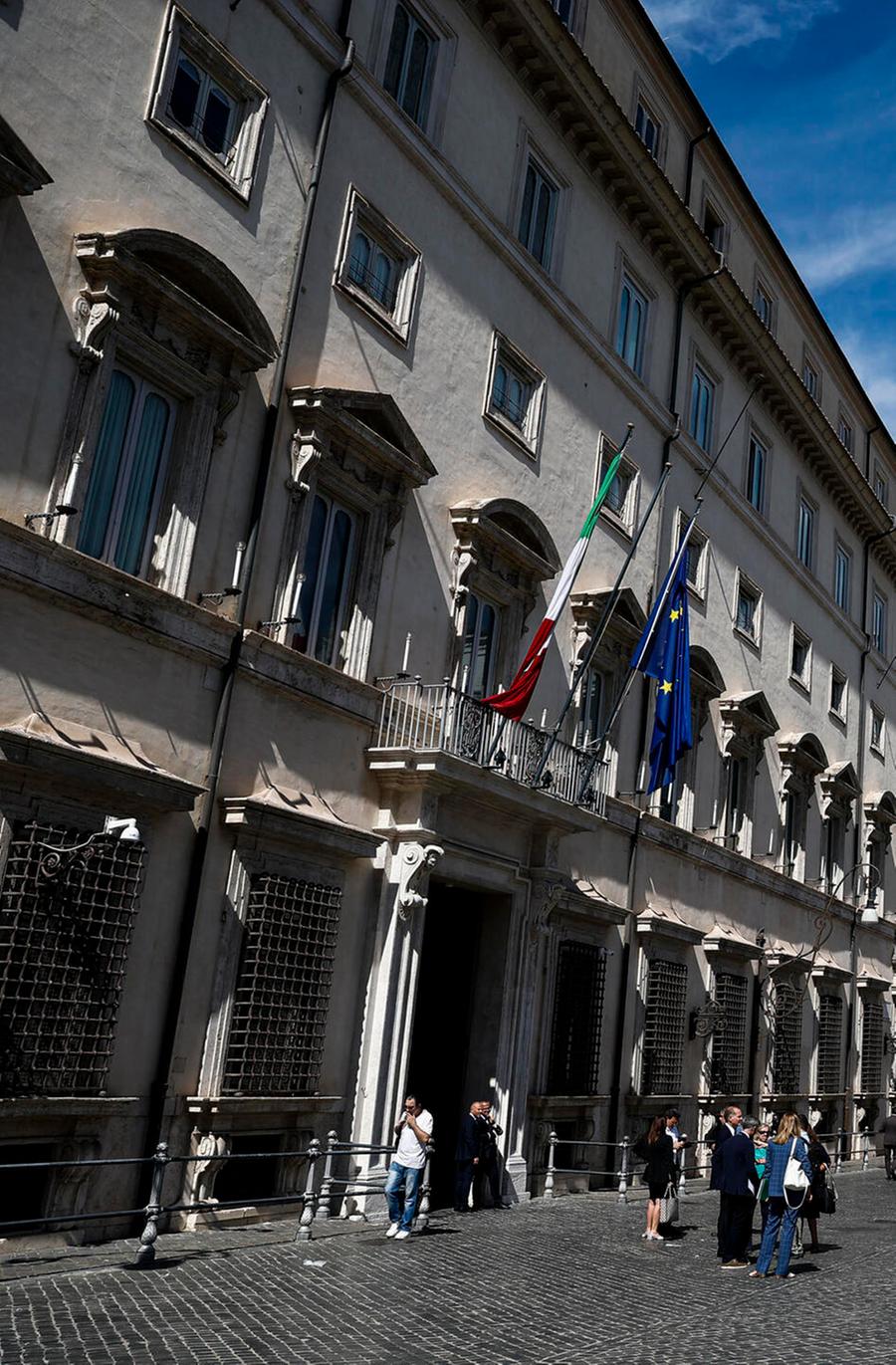 Intesa sul prelievo alle banche