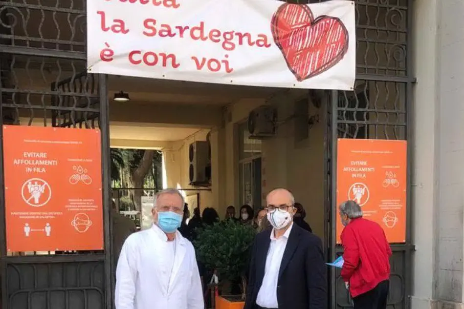 La visita del sindaco di Cagliari al Santissima Trinità (foto Facebook Paolo Truzzu)