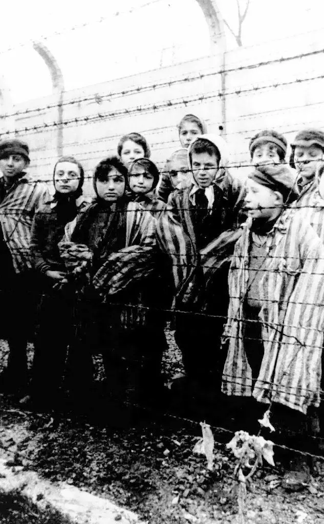 Un gruppo di prigionieri