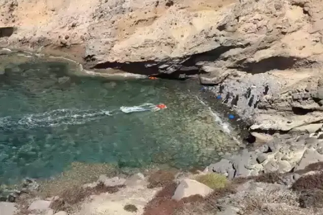 I migranti nella caletta (Murru)