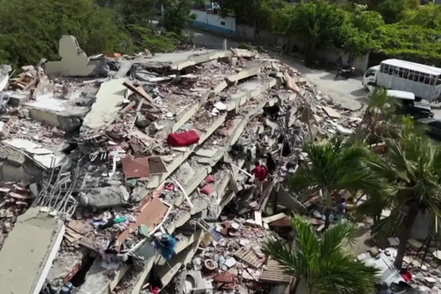 Venezuela, si scava ancora tra le macerie: i morti salgono a 2.595