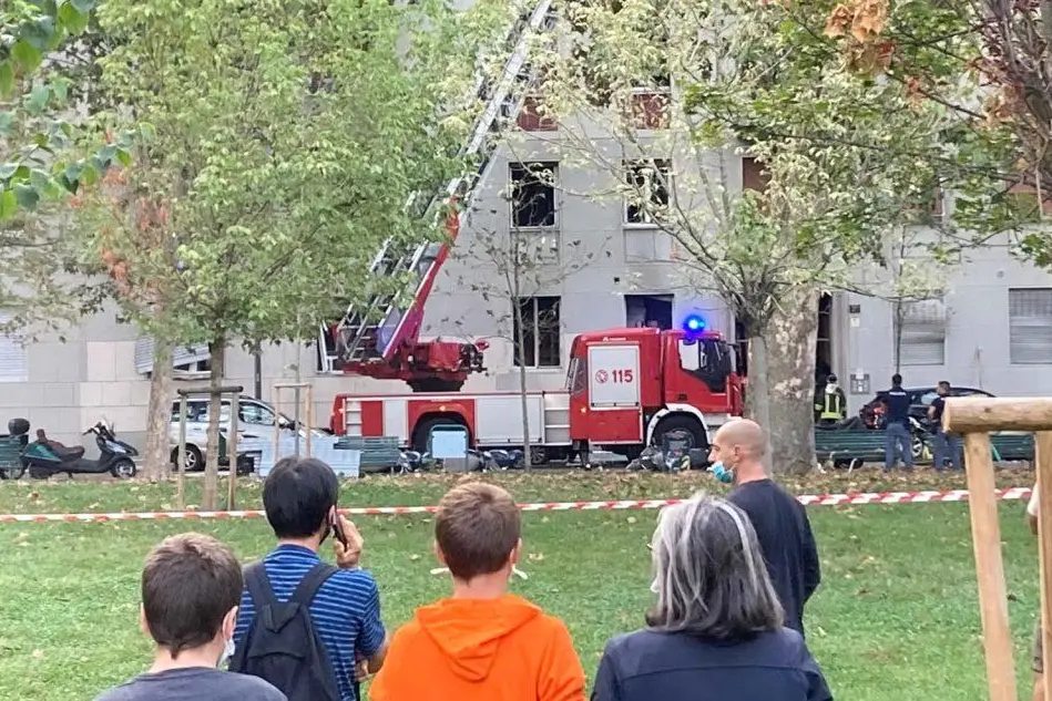 Milano, esplosione in un palazzo