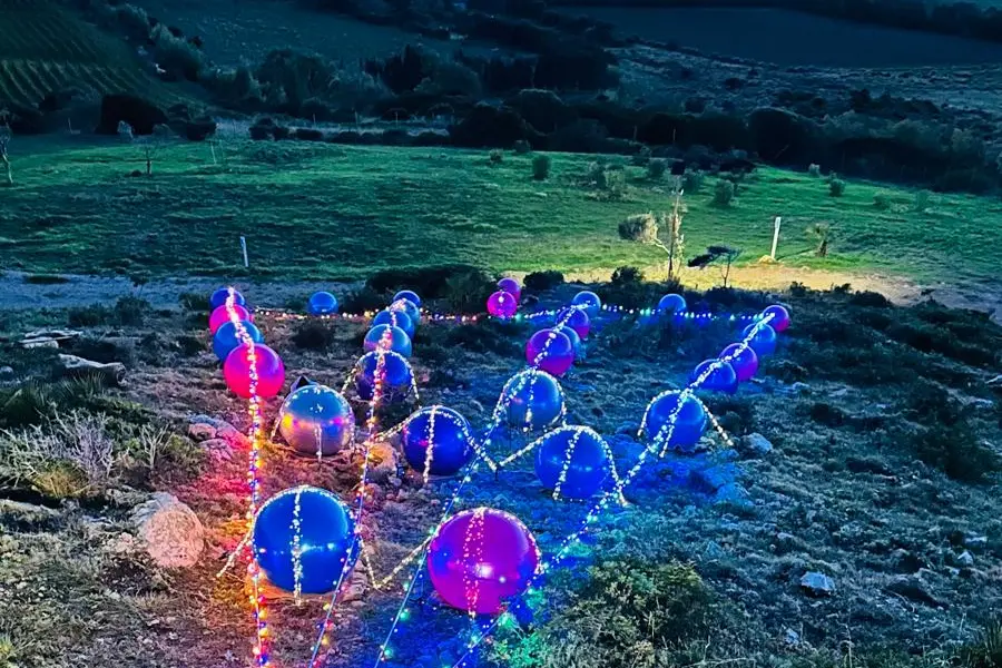 L'installazione natalizia alta 25 metri sul crinale del belvedere di Guardia Grande
