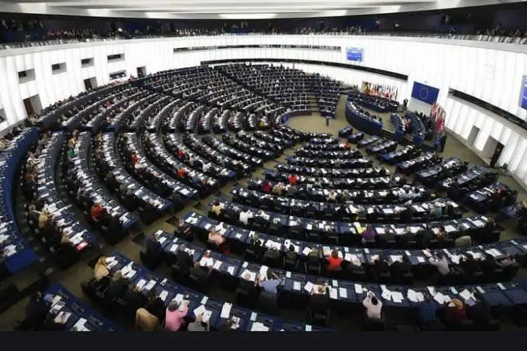 Il parlamento europeo (Ansa)