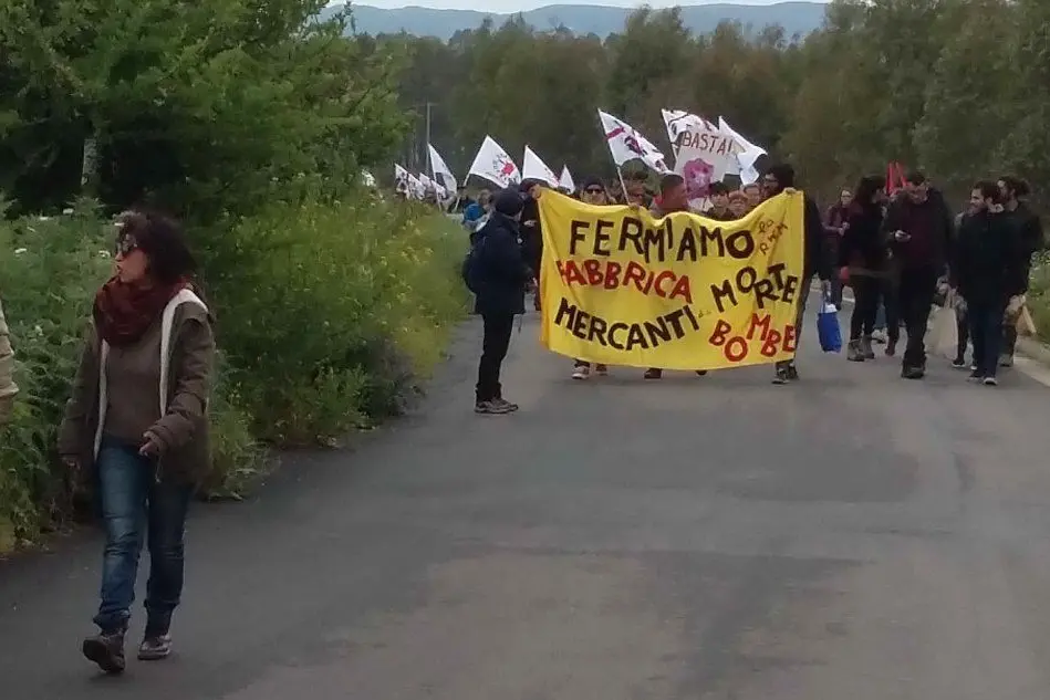 L'ultima protesta degli antimilitaristi presso la fabbrica di bombe di Domusnovas