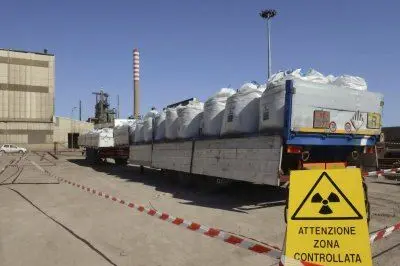 Portovesme: alcuni sacchi di fumi di acciaieria provenienti dalla Grecia risultano essere radioattivi - Foto Sergio Melis