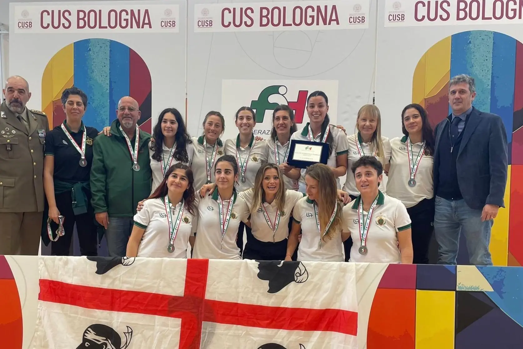La premiazione dell'Amsicora, al secondo posto nella Final Four scudetto di Bologna (Foto FIH - Federazione Italiana Hockey)