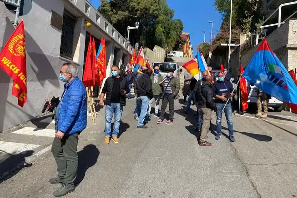 Sit in a Cagliari degli ex Alcoa (Foto concessa)