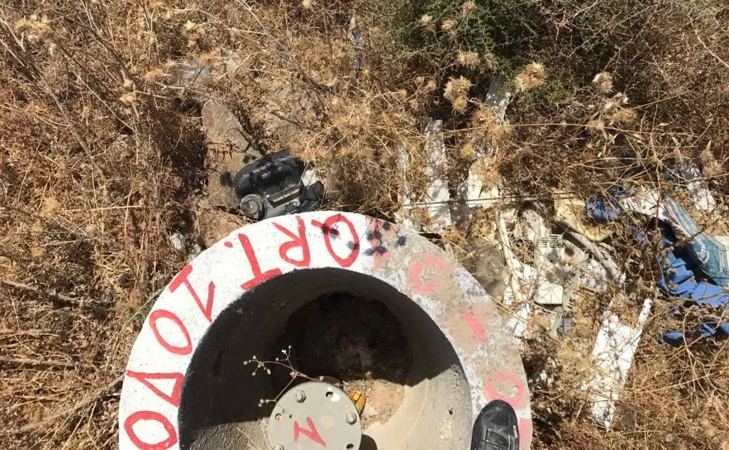 Un'immagine mostra il degrado in campagna