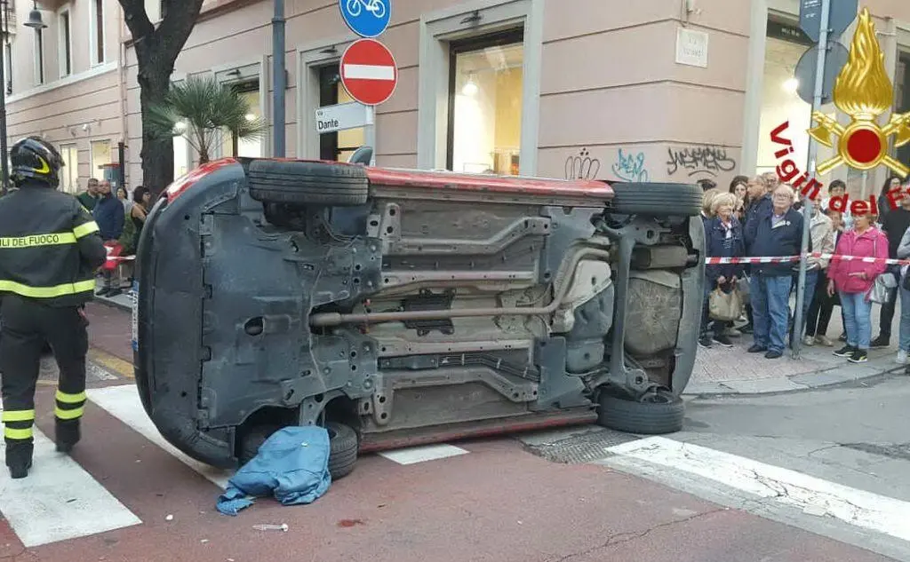 La donna è in codice rosso (foto Vigili del fuoco)