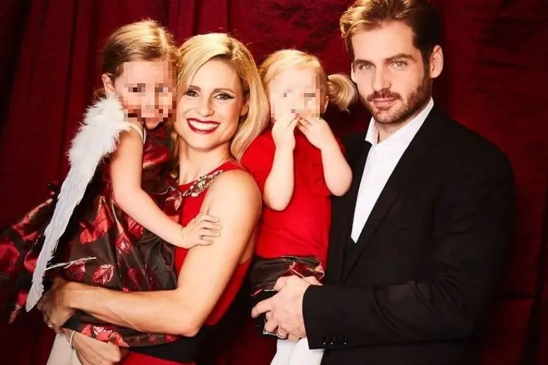 Michelle Hunziker con Tomaso Trussardi e le loro bambine (foto Instagram)