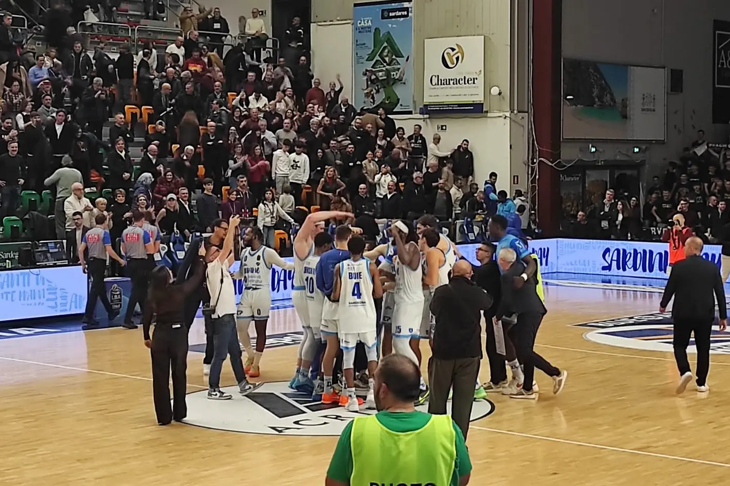 La Dinamo non esulta dalla gara contro Brescia (foto G. Marras)