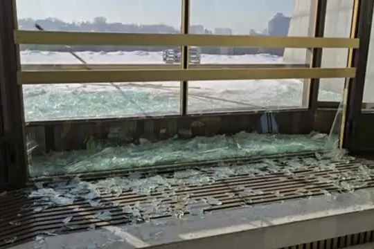 Attacco russo danneggia Monumento alla Madre Patria sovietico a Kiev