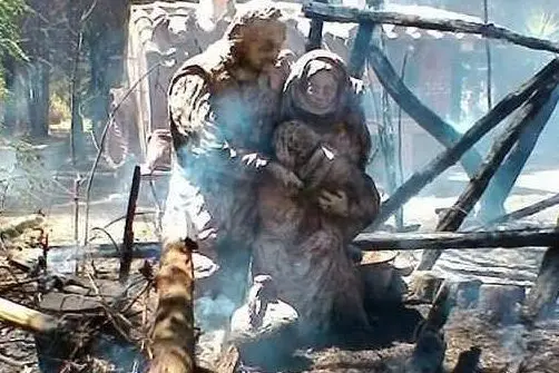 Una delle opere incendiate
