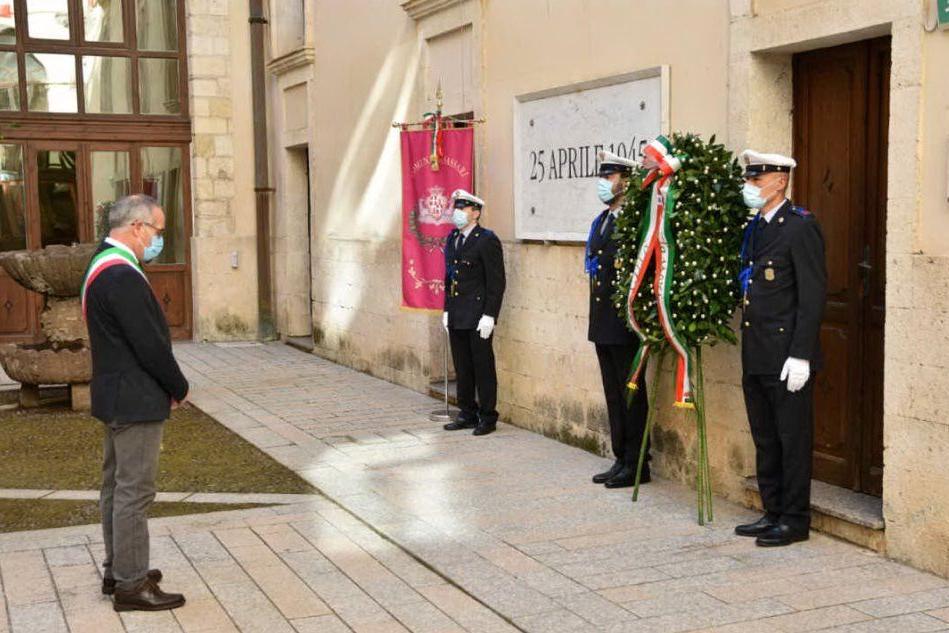25 aprile, a Sassari una corona d'alloro in ricordo delle &quot;vittime della guerra e del virus&quot;