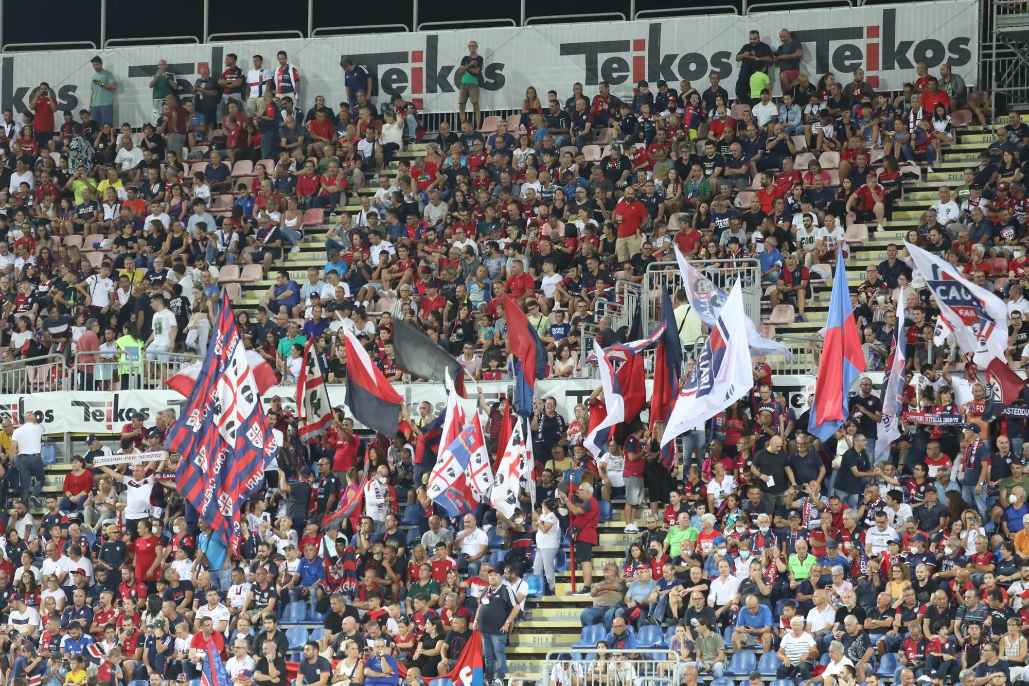 Tifosi curva Sud. Foto Max Solinas