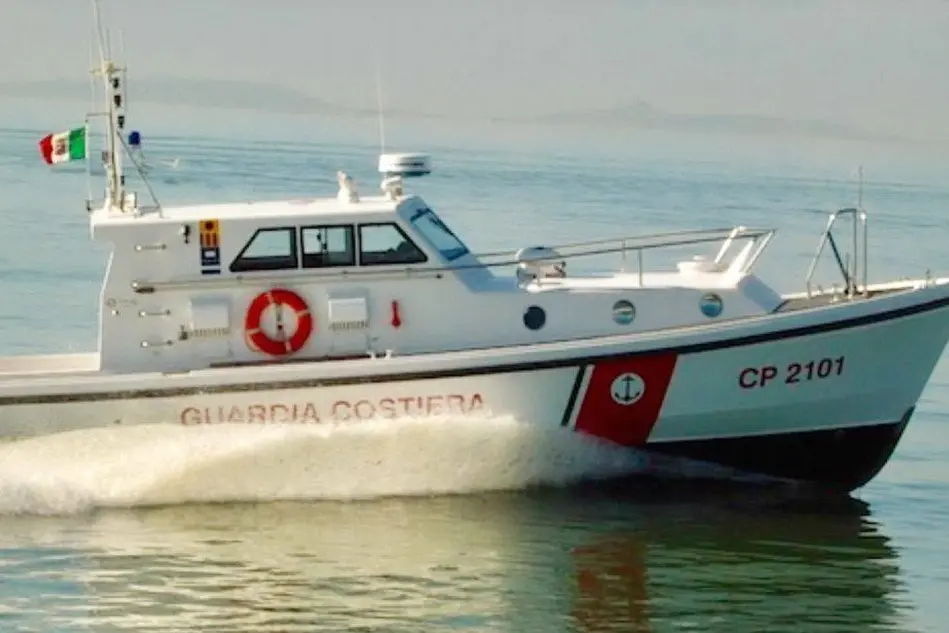 La motovedetta della Capitenaria di Oristano (foto L'Unione Sarda - Sanna)