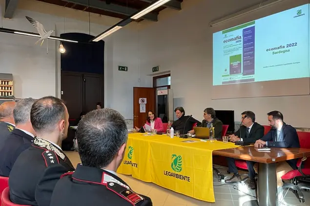 La presentazione dello studio di Legambiente a Cagliari (Ansa)