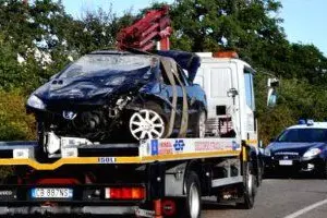 L'auto dello sfortunato barista dopo l'incidente (Foto Alessandra Chergia)