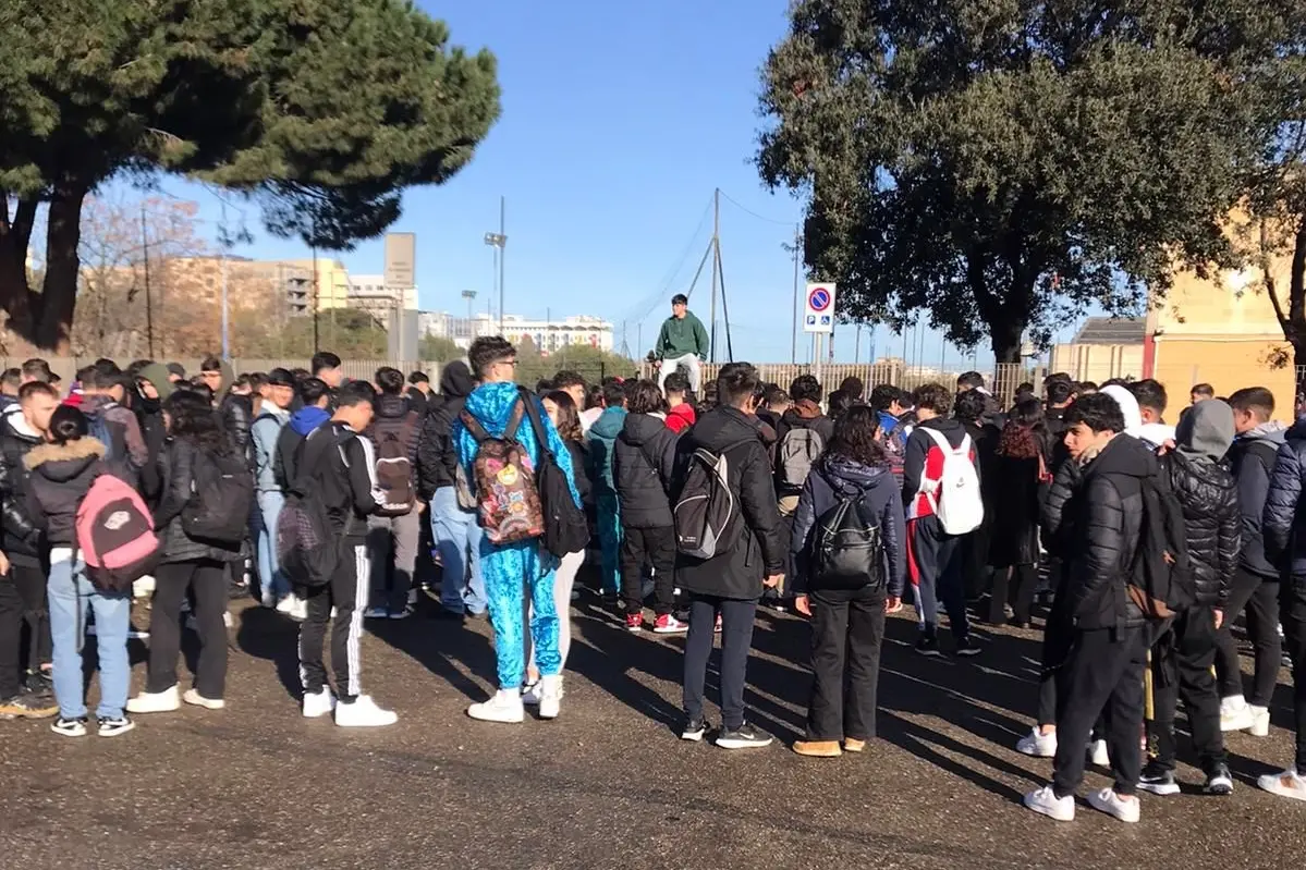Gli studenti dell’istituto Giua scioperano da 3 giorni (foto Melis)