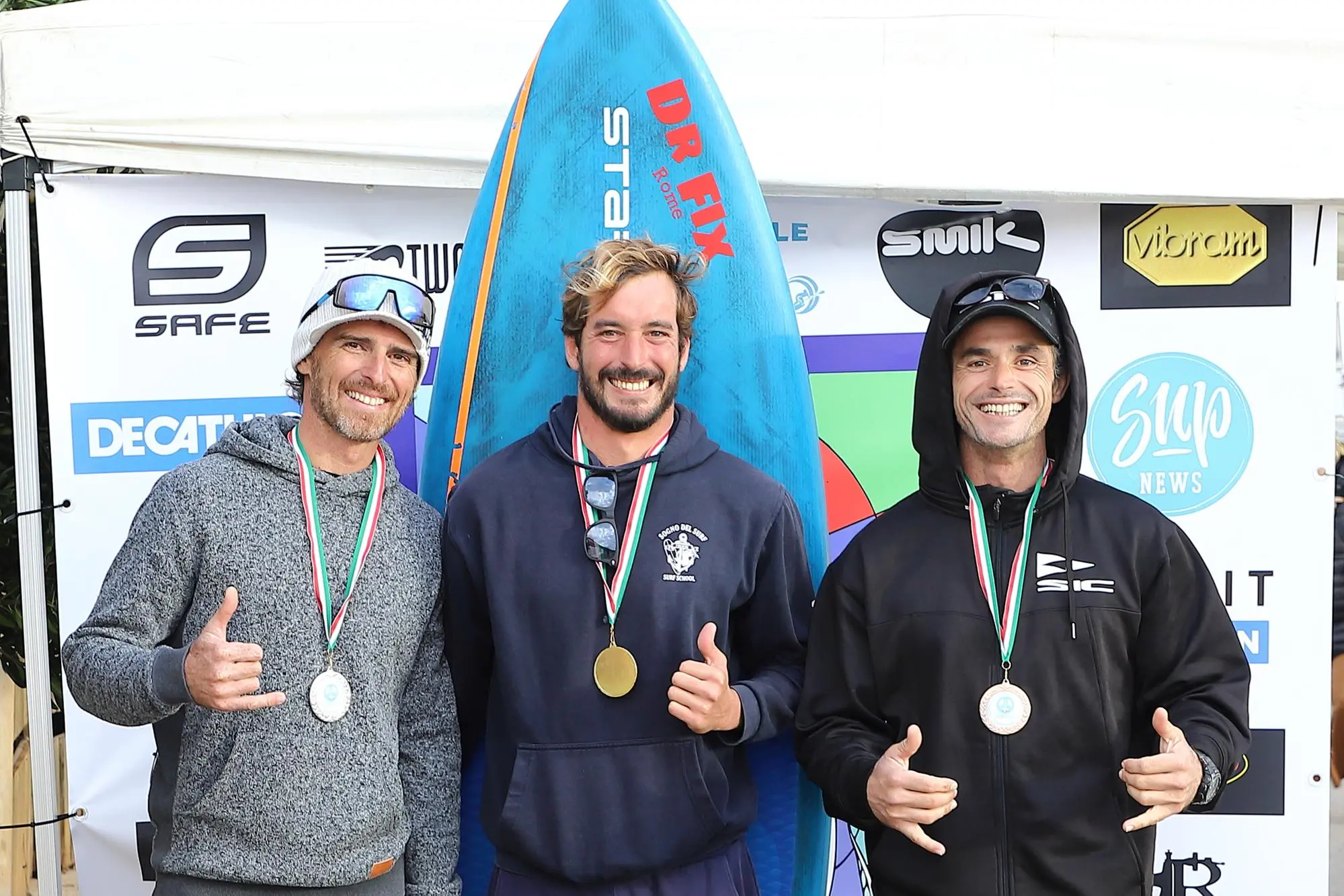 Al centro Marco Geracitano primo classificato a sinistra Mario Maurandi e a destra Giordano Bruno Capparella (M. M.)